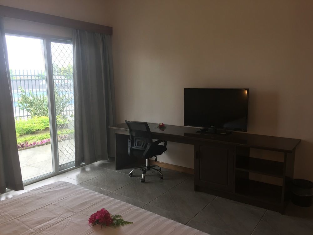 Luganvilla Business Hotel And Restaurant Luganville Luaran gambar