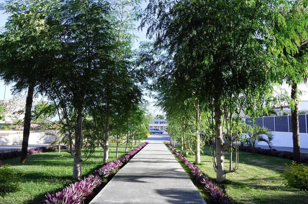 Luganvilla Business Hotel And Restaurant Luganville Luaran gambar