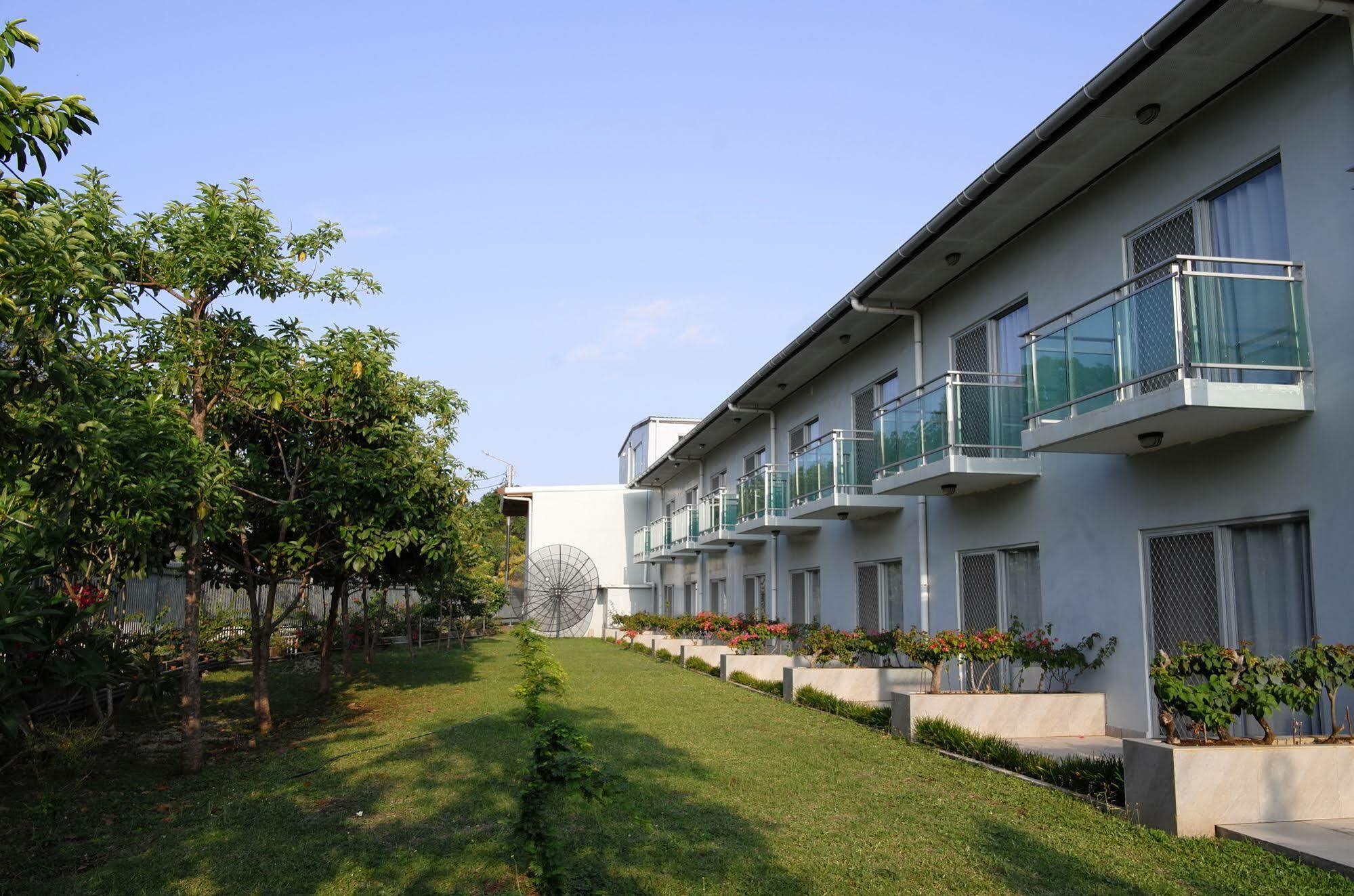 Luganvilla Business Hotel And Restaurant Luganville Luaran gambar