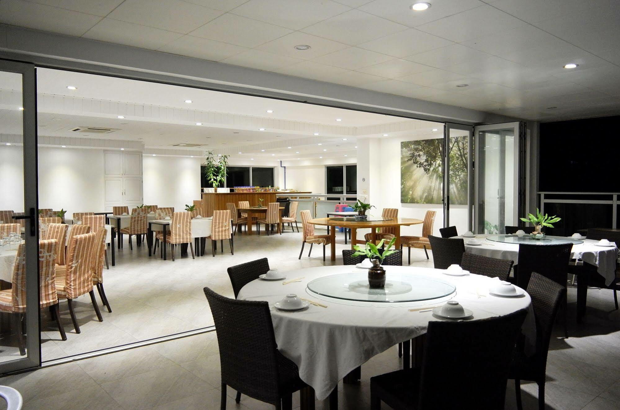 Luganvilla Business Hotel And Restaurant Luganville Luaran gambar