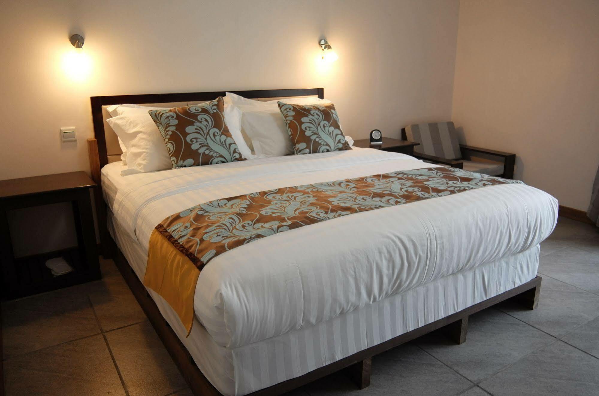 Luganvilla Business Hotel And Restaurant Luganville Luaran gambar