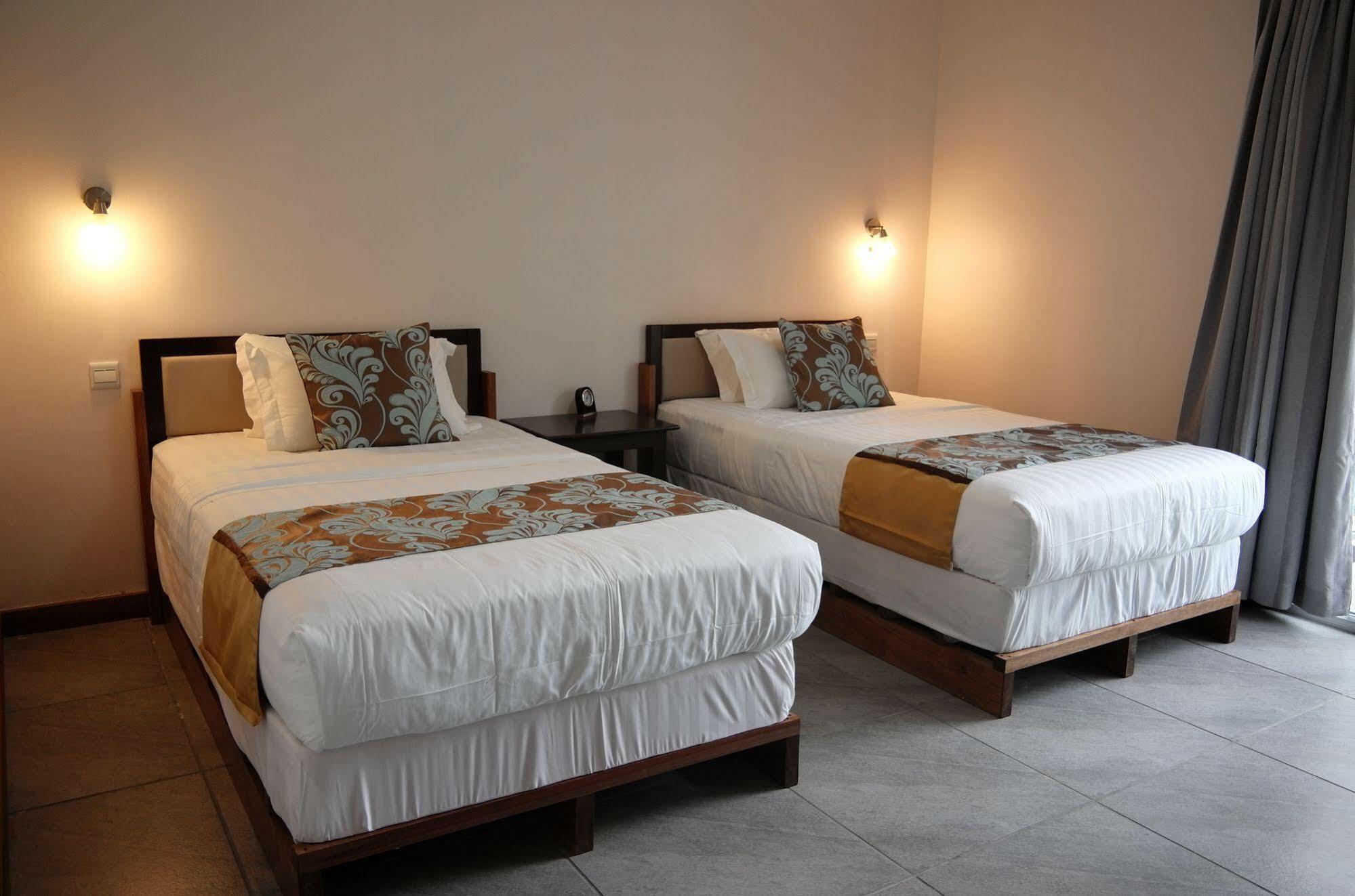 Luganvilla Business Hotel And Restaurant Luganville Luaran gambar