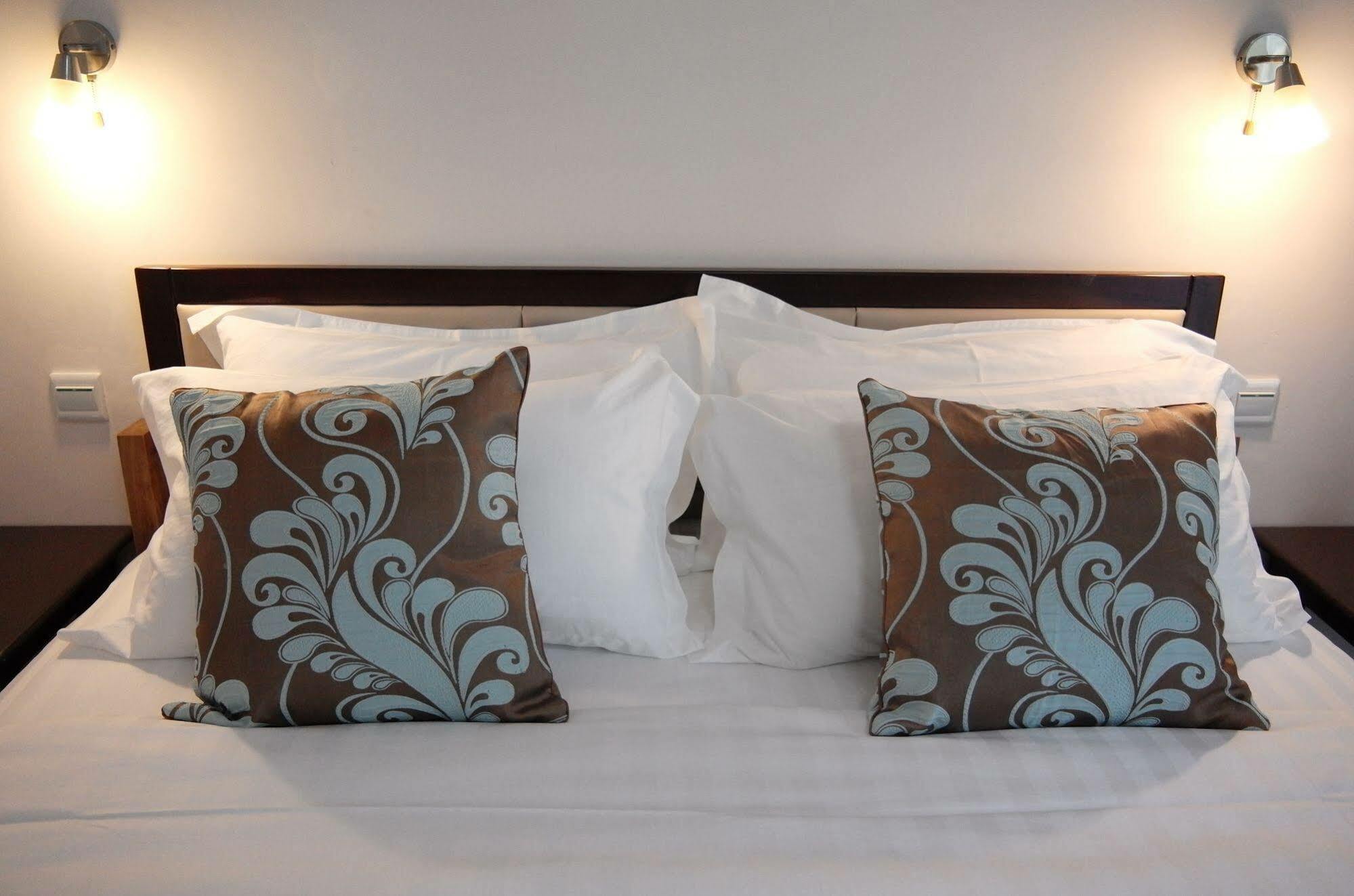 Luganvilla Business Hotel And Restaurant Luganville Luaran gambar