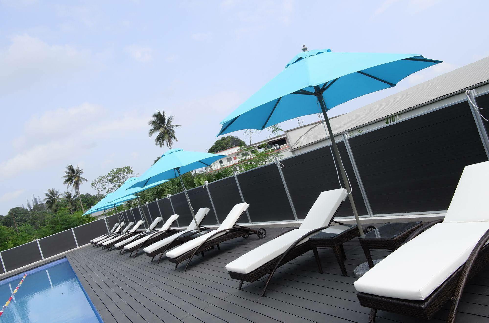 Luganvilla Business Hotel And Restaurant Luganville Luaran gambar