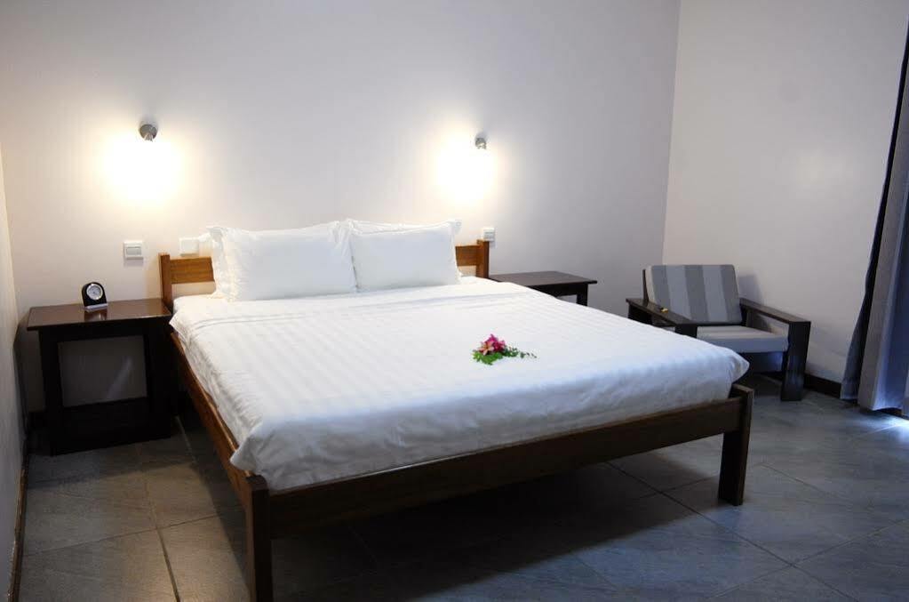Luganvilla Business Hotel And Restaurant Luganville Luaran gambar