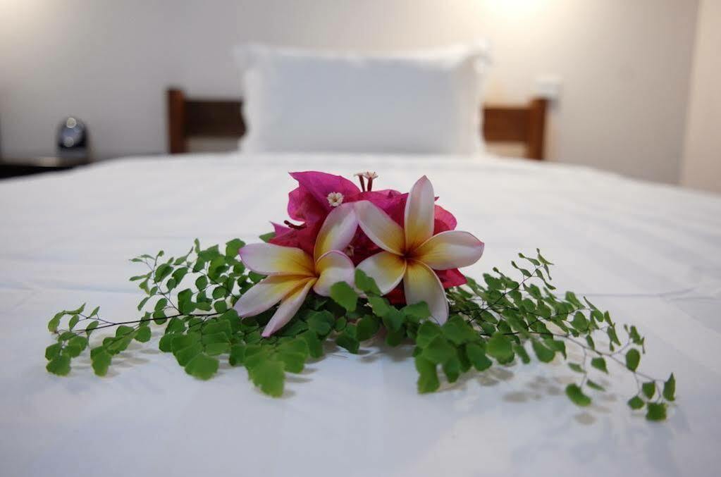 Luganvilla Business Hotel And Restaurant Luganville Luaran gambar